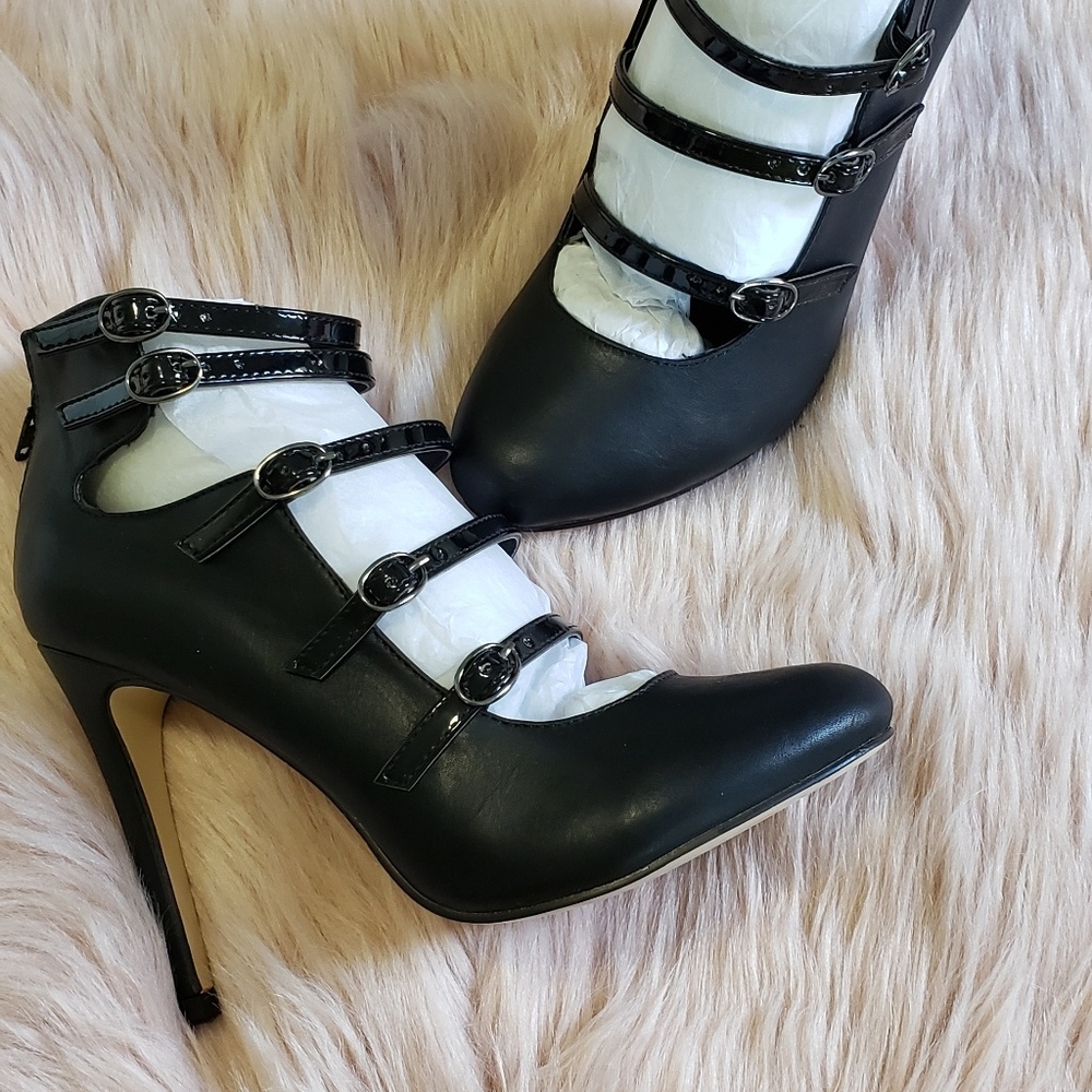 Five strap heel